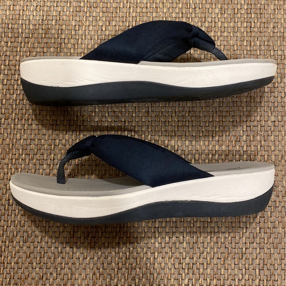 Clarks 9 Navy Flip Flops - Picture 7 of 8